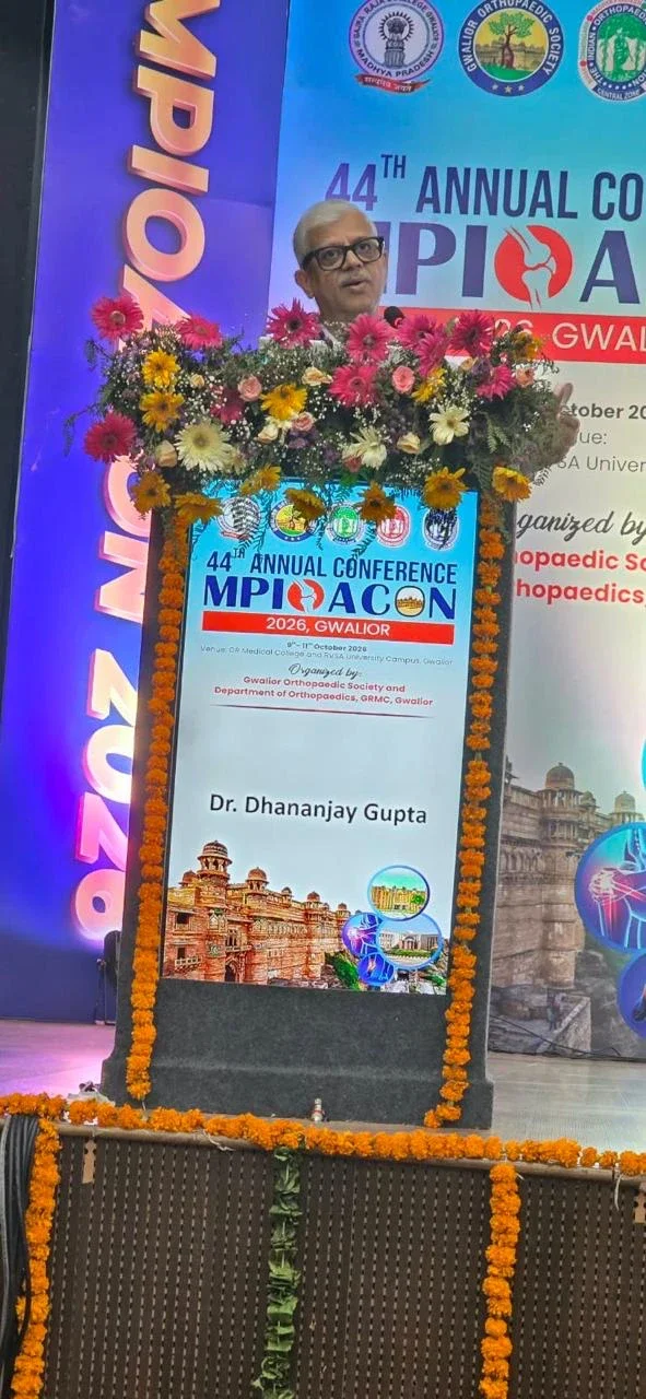 Dr. Dhananjay Gupta speaking at the podium during the 44th MPIOACON 2026, Gwalior